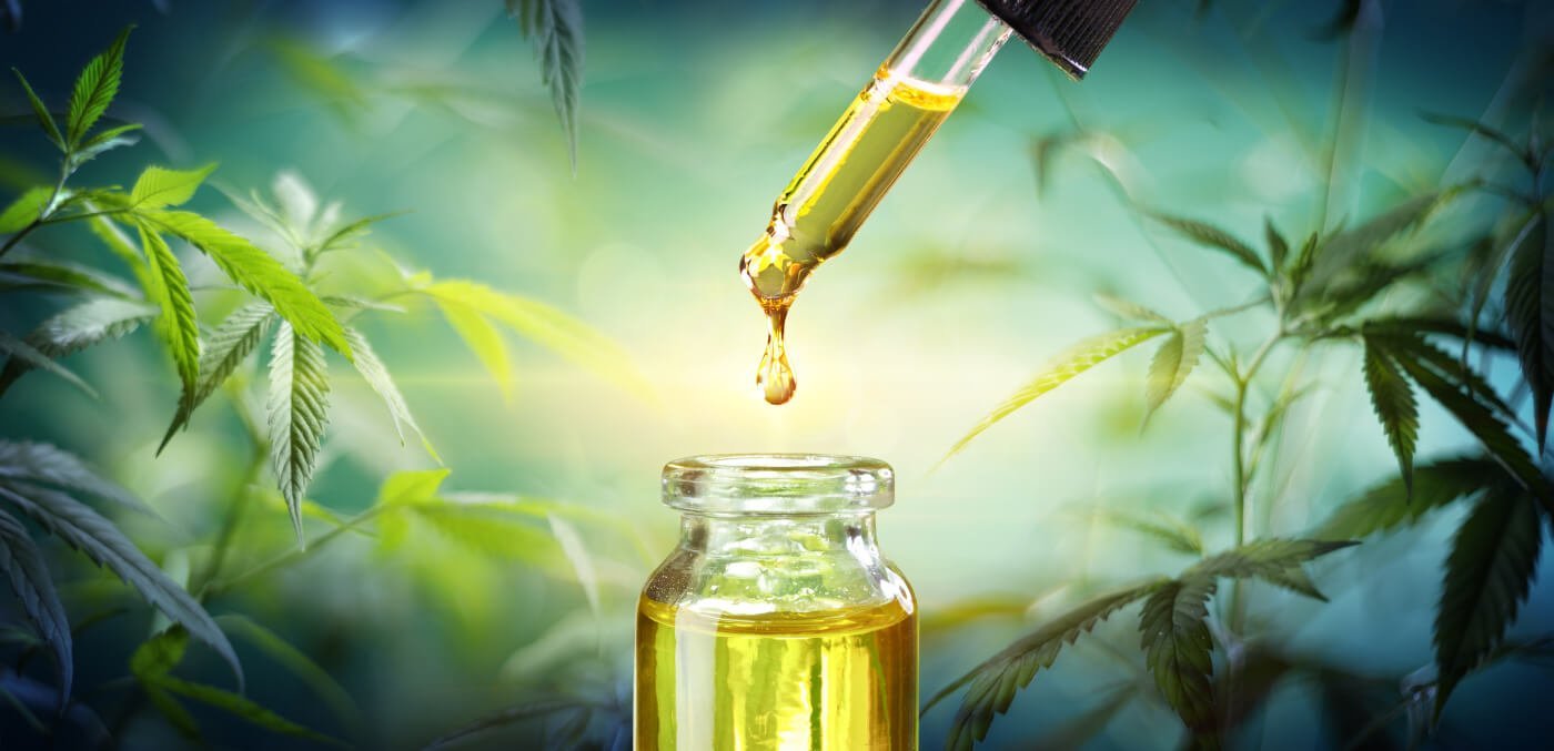 huile cbd bio qui coule dans un flacon avec une pipette